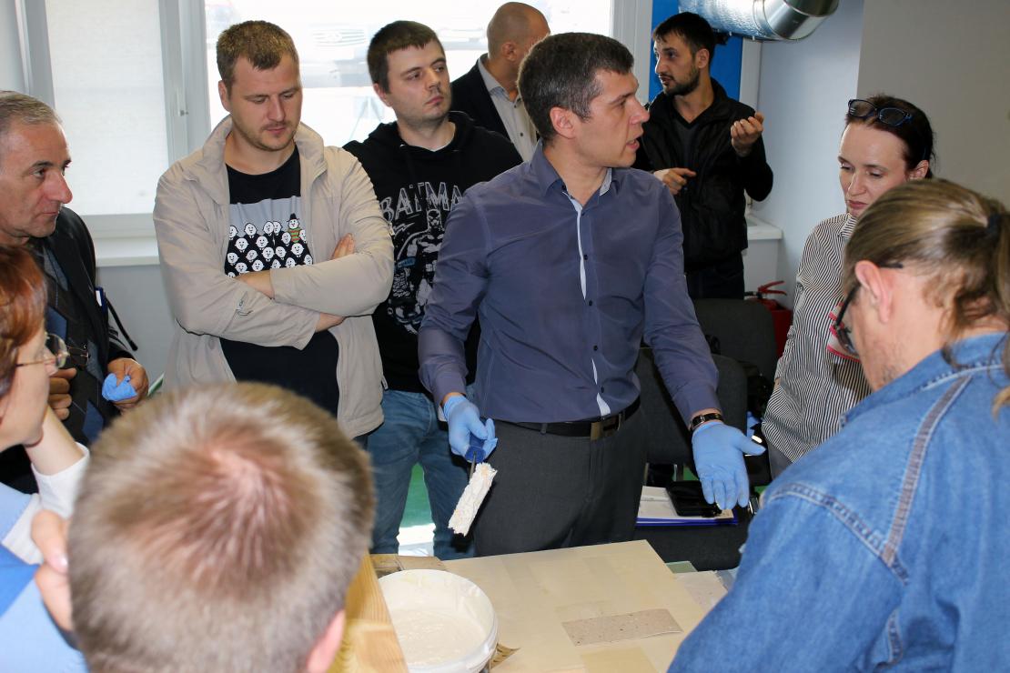 Проект Гильдия Мастеров: Компания Bostik провела обучающий тренинг по материалам для укладки гибких напольных покрытий - токопроводящих, спортивных, ковролин, линолеум